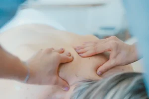 Read more about the article 4 REASONS TO GET A DEEP TISSUE MASSAGE